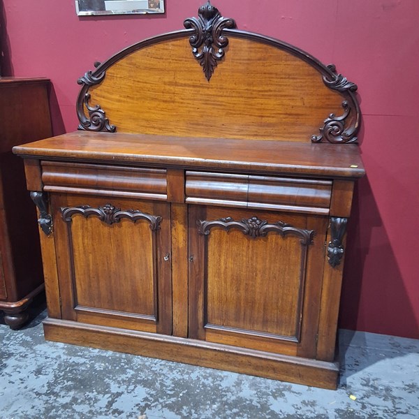 Lot 36 - CHIFFONIER