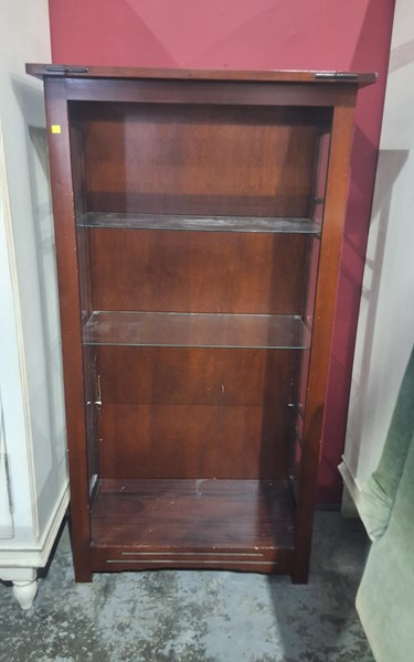 Lot 120 - DISPLAY SHELF