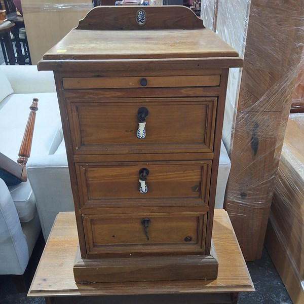 Lot 140 - BEDSIDE DRAWERS