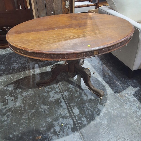 Lot 338 - SALON TABLE