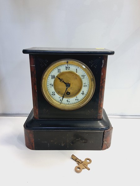 Lot 1277 - MANTEL CLOCK