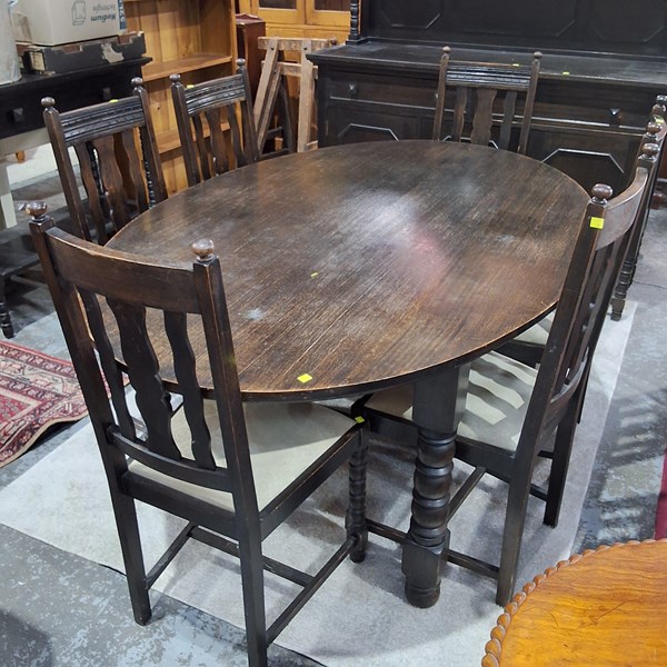 Lot 305 - DINING SUITE