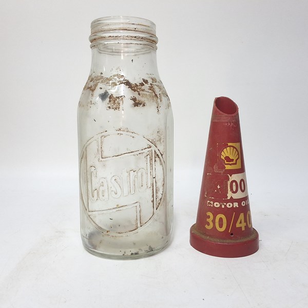 Lot 1261 - OIL BOTTLE
