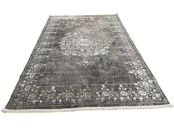 Lot 151 - FLOOR RUG