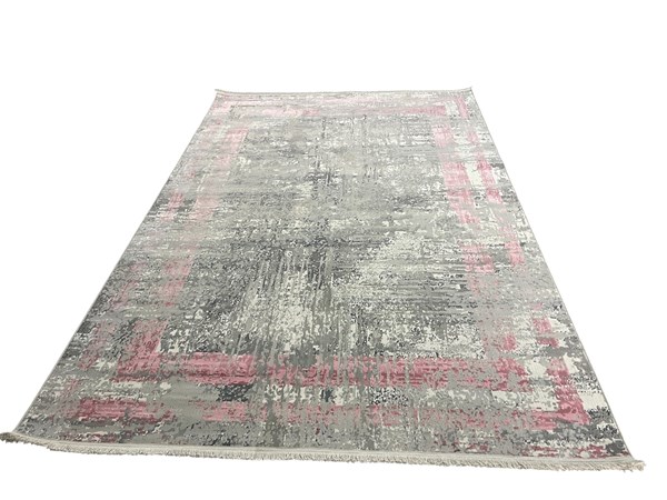 Lot 132 - FLOOR RUG