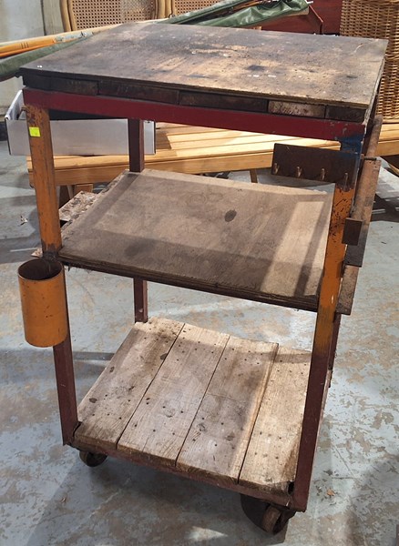 Lot 261 - WORKSHOP BENCH