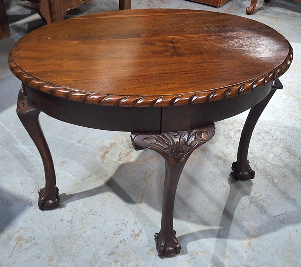 Lot 428 - LAMP TABLE