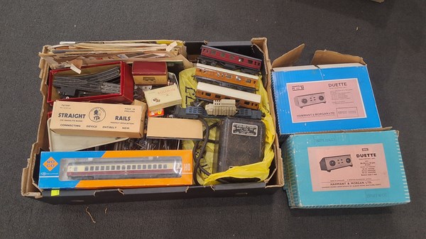 Lot 1301 - MODEL TRAIN SPARES