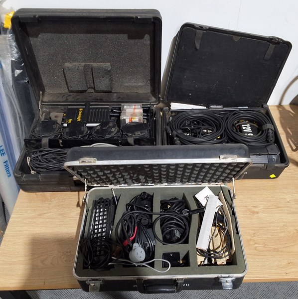 Lot 526 - PROFESSIONAL LIGHTING KITS