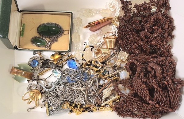 Lot 1120 - JEWELLERY