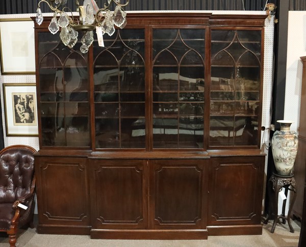 Lot 184 - GEORGIAN BOOKCASE