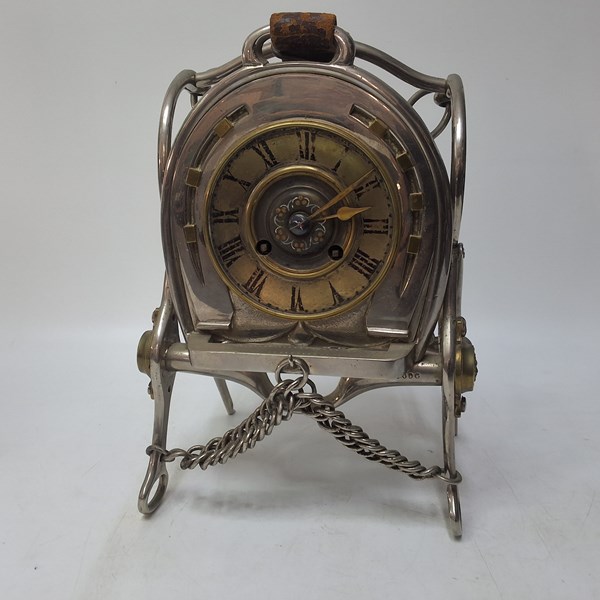 Lot 1221 - MANTEL CLOCK