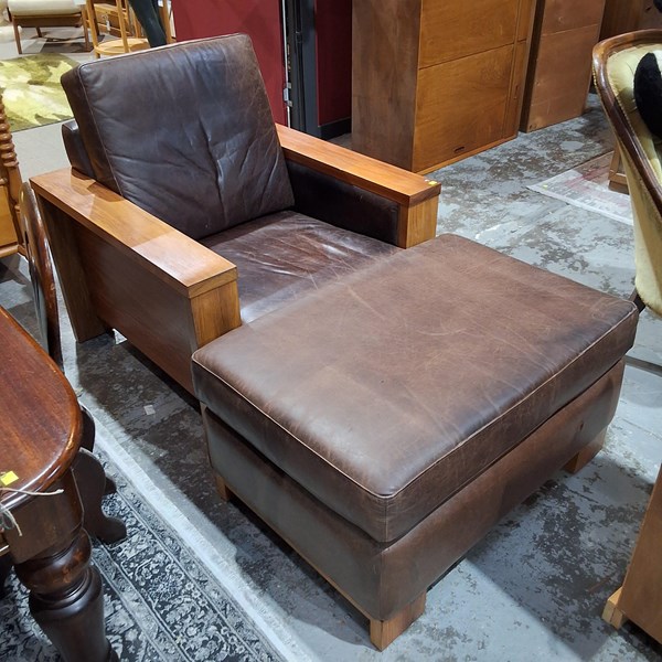 Lot 173 - ARMCHAIR