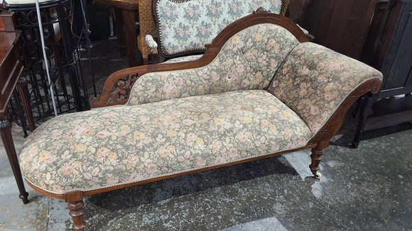 Lot 184 - CHAISE LOUNGE