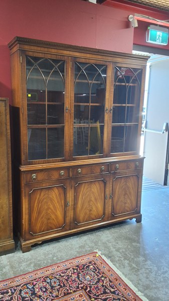 Lot 68 - DISPLAY CABINET