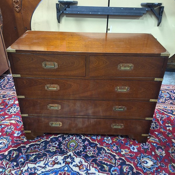 Lot 29 - CHEST OF DRAWERS