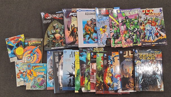 Lot 1489 - DC COMICS