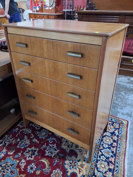 Lot 8 - CHEST OF DRAWERS