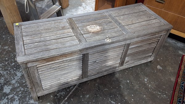 Lot 243 - OUTDOOR TRUNK