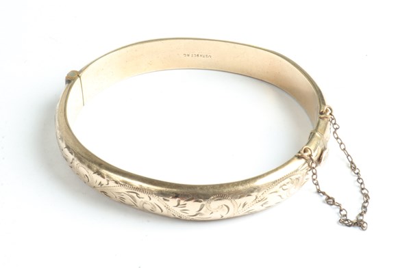 Lot 1026 - ENGRAVED BANGLE