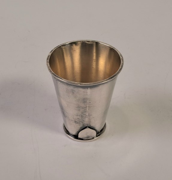Lot 1068 - SILVER TUMBLER