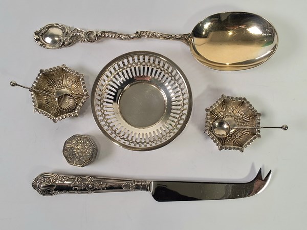 Lot 1111 - TABLE CONDIMENTS