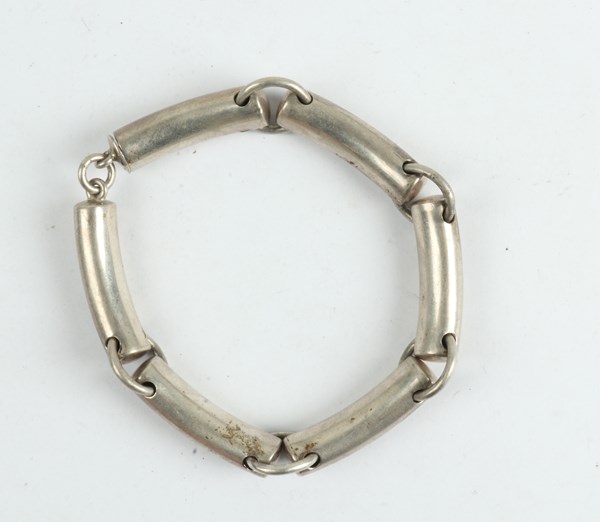 Lot 1106 - SILVER BRACELET