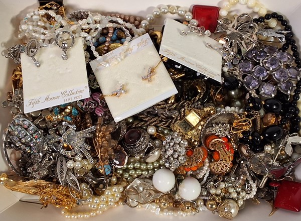 Lot 1134 - JEWELLERY