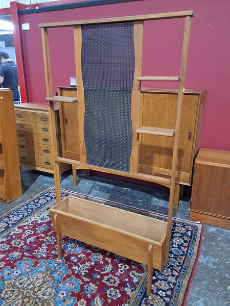 Lot 12 - ROOM DIVIDER