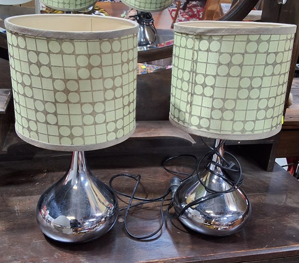 Lot 404 - TABLE LAMPS