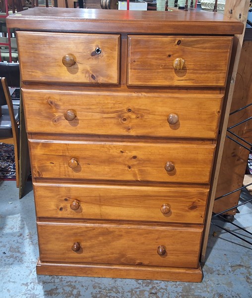 Lot 435 - CHEST OF DRAWERS