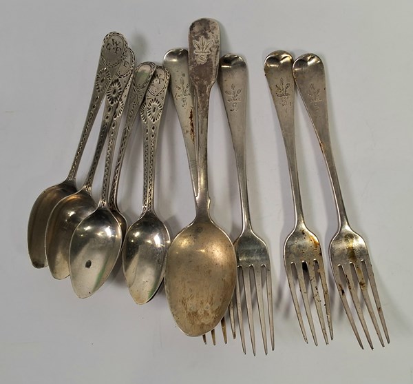 Lot 1118 - SILVER FLATWARE