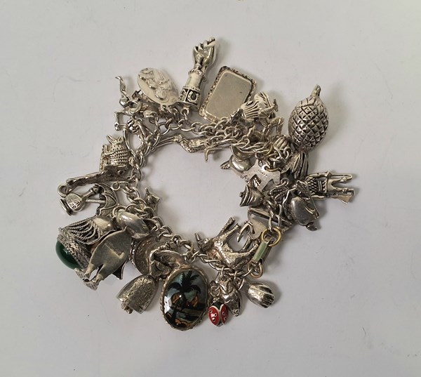 Lot 1088 - CHARM BRACELET