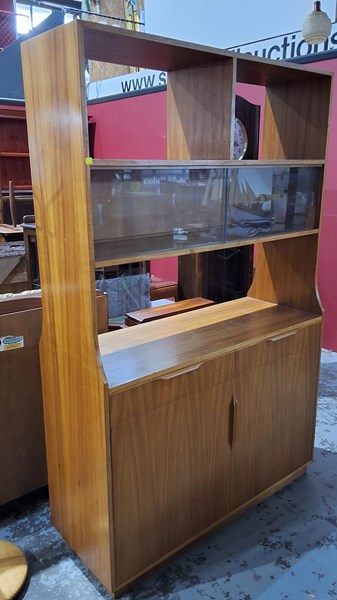 Lot 28 - ROOM DIVIDER