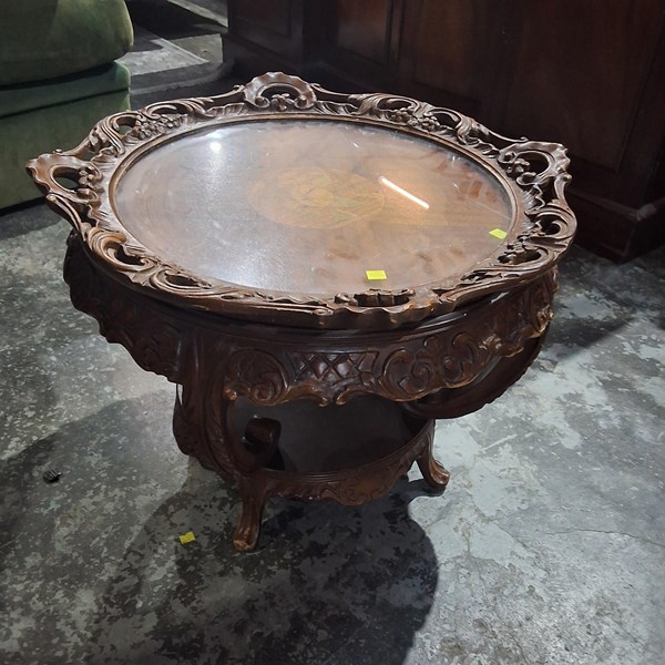 Lot 200 - COFFEE TABLE