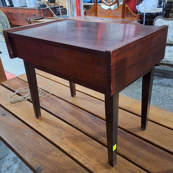 Lot 19 - BEDSIDE DRAWER