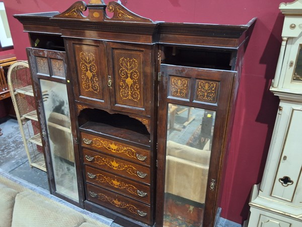 Lot 108 - WARDROBE