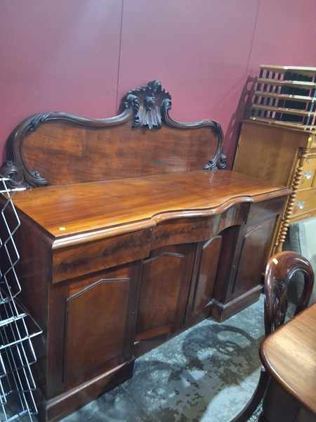 Lot 145 - SIDEBOARD