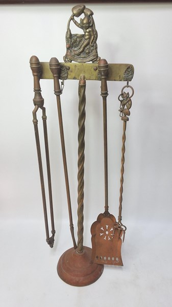 Lot 464 - FIRE TOOLS