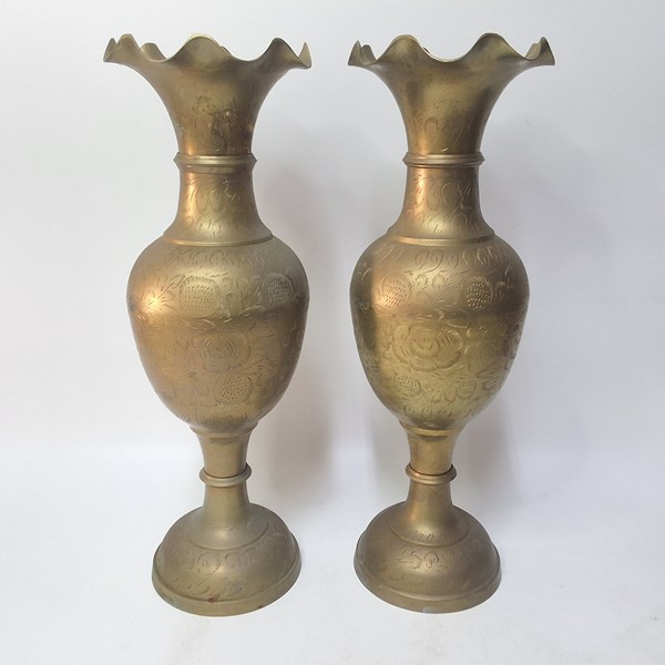 Lot 1253 - MANTEL VASES