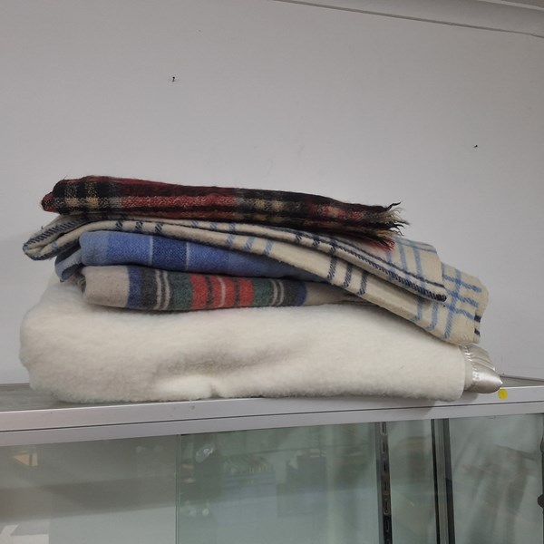Lot 1501 - BLANKETS