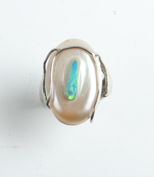 Lot 1095 - SILVER RING