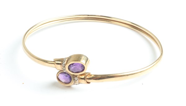 Lot 1008 - GOLD BANGLE