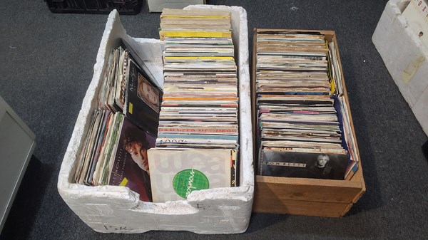 Lot 1519 - VINYL RECORDS