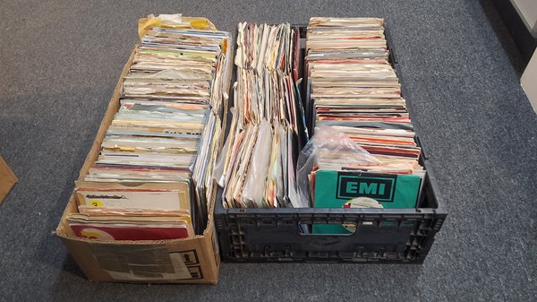 Lot 1521 - VINYL RECORDS