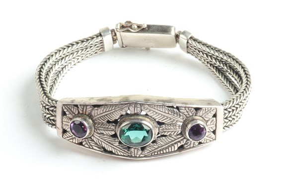Lot 1080 - SILVER BRACELET