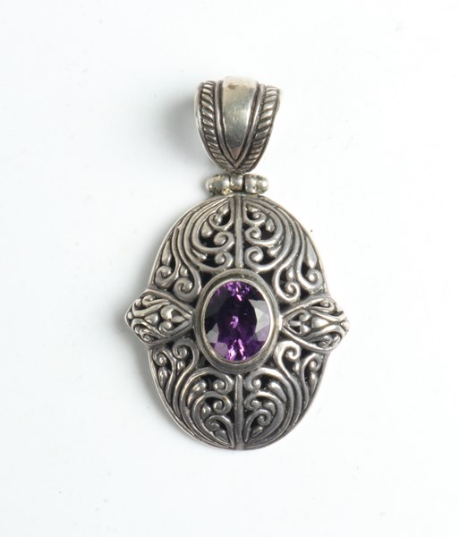 Lot 1069 - SILVER PENDANT