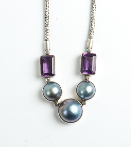 Lot 1077 - SILVER NECKLACE