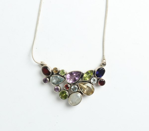 Lot 1074 - SILVER NECKLACE