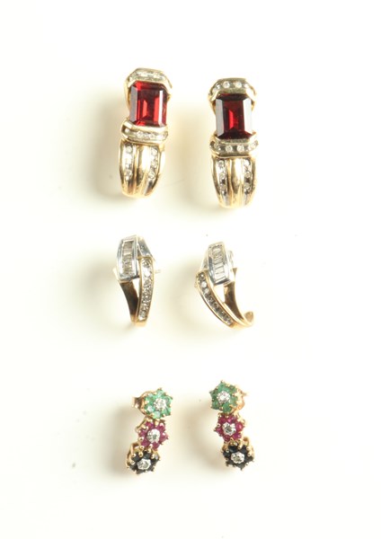 Lot 1021 - GOLD EARRINGS